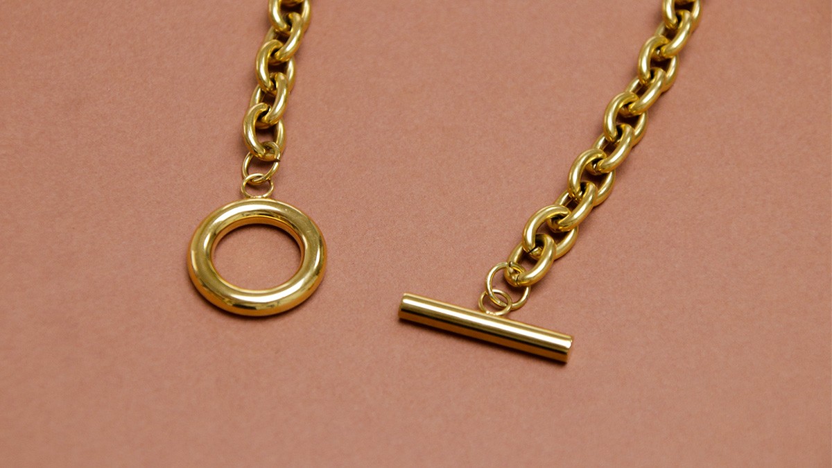 Bracelet en acier inoxydable doré avec fermoir T : Etape 1