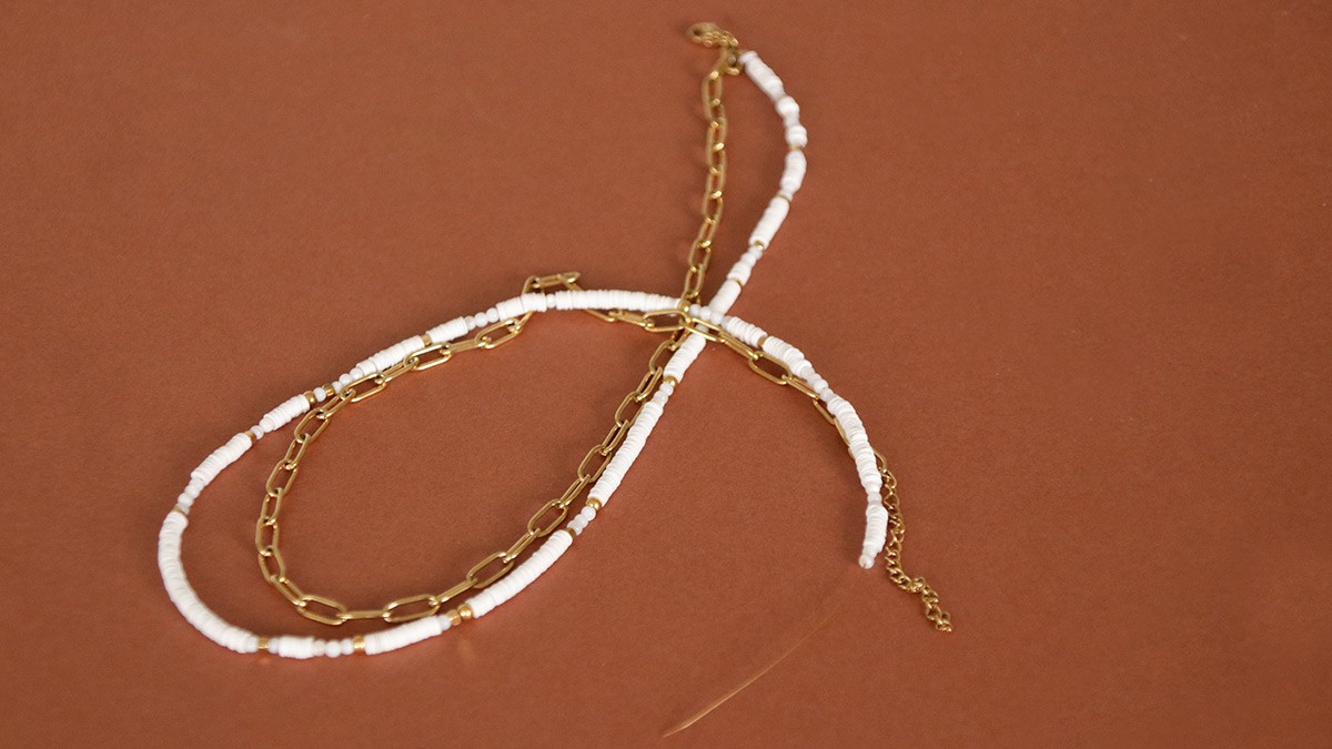 Bracelet de cheville été en acier inoxydable et mini perles Heishi : Etape 3