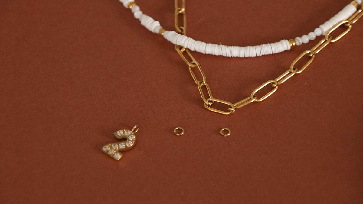 Bracelet de cheville été en acier inoxydable et mini perles Heishi : Etape 5