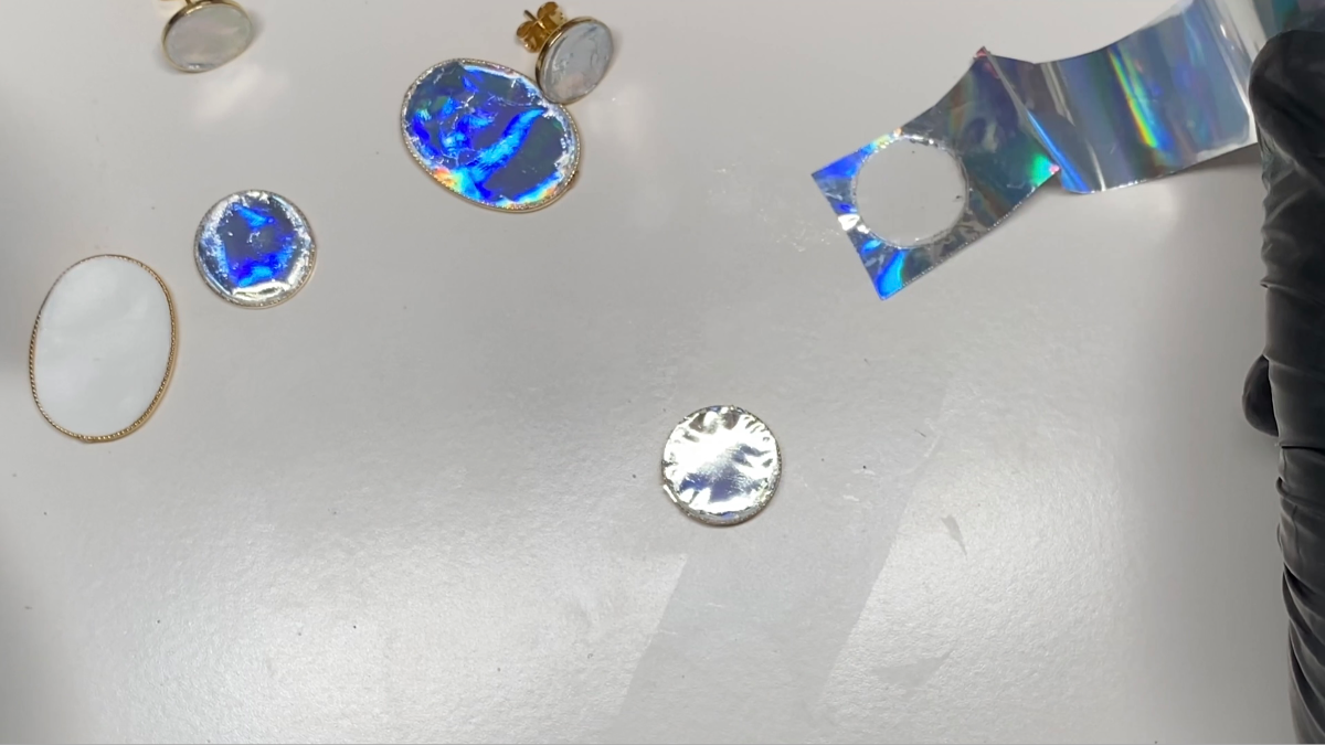 Boucles d'oreilles pendantes en polymère, encre et résine UV : Etape 7