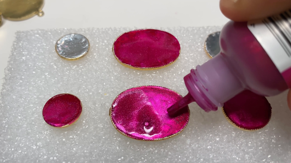 Boucles d'oreilles pendantes en polymère, encre et résine UV : Etape 8