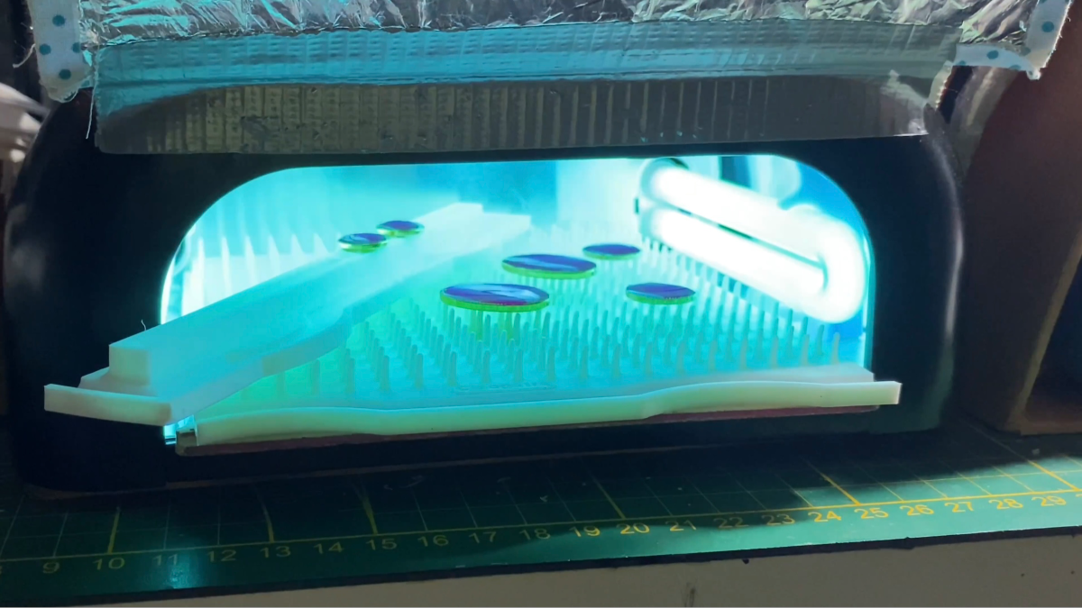 Boucles d'oreilles pendantes en polymère, encre et résine UV : Etape 10