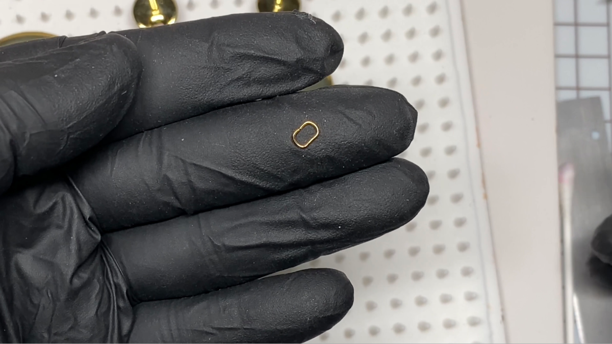 Boucles d'oreilles pendantes en polymère, encre et résine UV : Etape 13