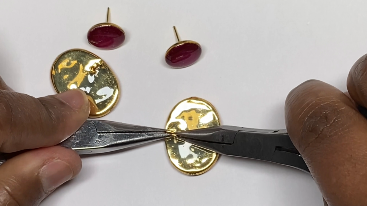 Boucles d'oreilles pendantes en polymère, encre et résine UV : Etape 20