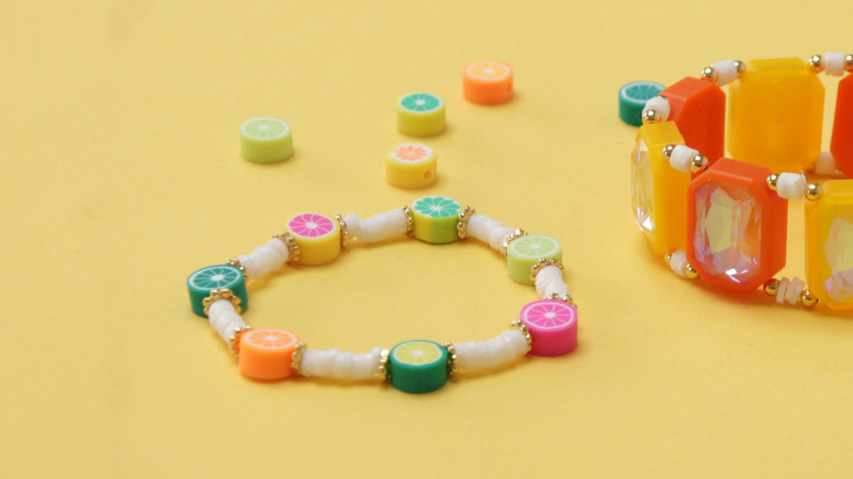 Bracelets élastiques acidulés avec cristaux et perles agrumes : Etape 3