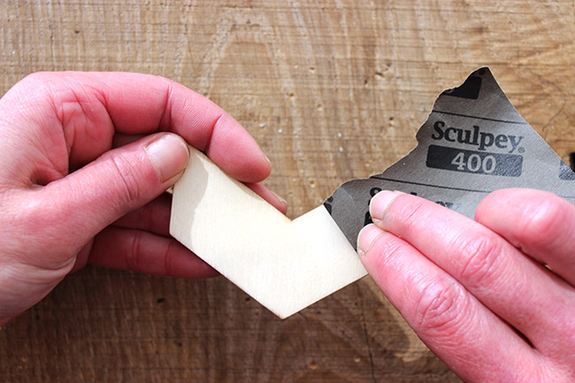 Sautoir avec intercalaire chevron en bois pyrogravé : Etape 1