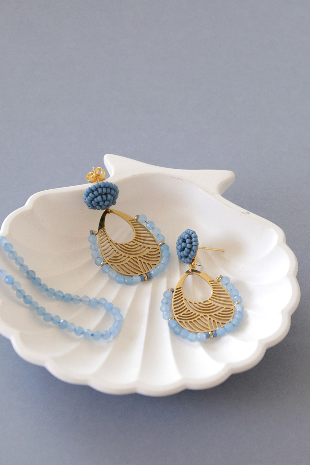 Schéma Clous d'oreilles en perles de rocailles Miyuki et jade teinté Schéma Clous d'oreilles en perles de rocailles Miyuki et jade teinté