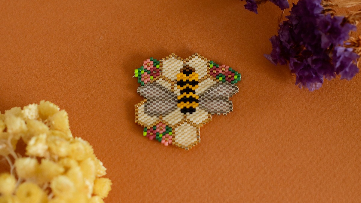Abeille en tissage brick stitch