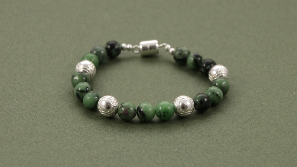 Schéma Bracelet homme avec perles boule de pétanque et rubis zoïsite