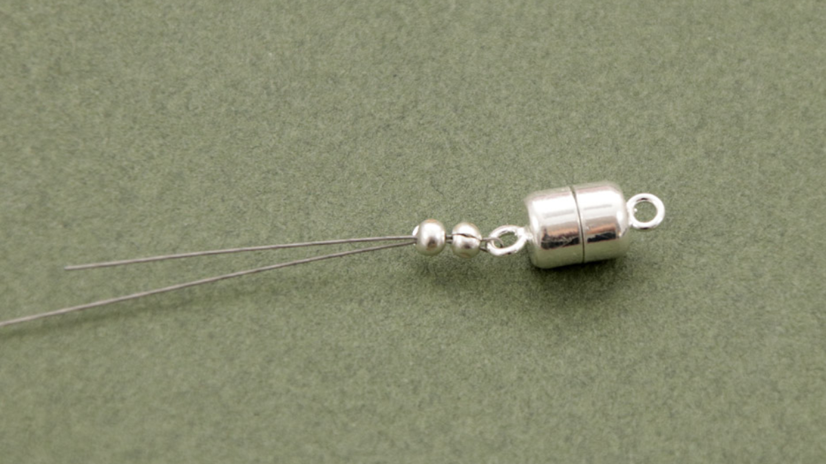 Bracelet homme avec perles boule de pétanque et rubis zoïsite : Etape 2