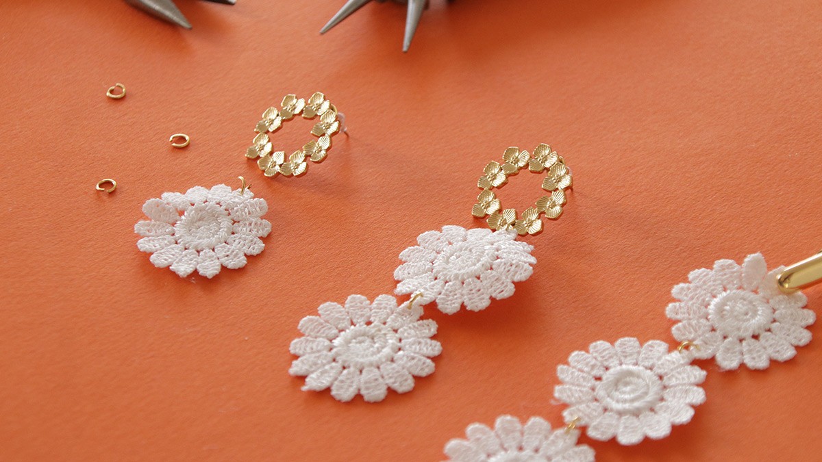 Boucles d'oreilles pendantes fleurs : Etape 5
