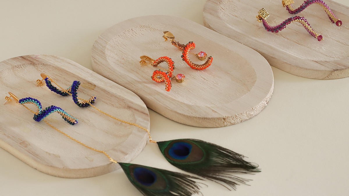 Boucles d'oreilles pendantes en tissage peyote Cellini plat effet spirale