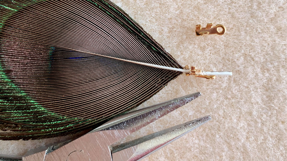 Boucles d'oreilles pendantes en tissage peyote Cellini plat effet spirale : Etape 11 Boucles d'oreilles pendantes en tissage peyote Cellini plat effet spirale : Etape 11