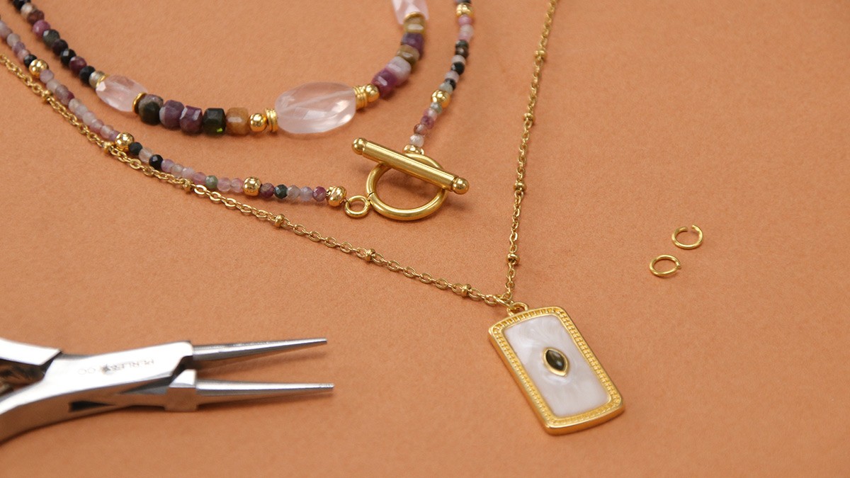 Collier multirang en pierres gemmes tourmaline et pendentif en résine : Etape 5
