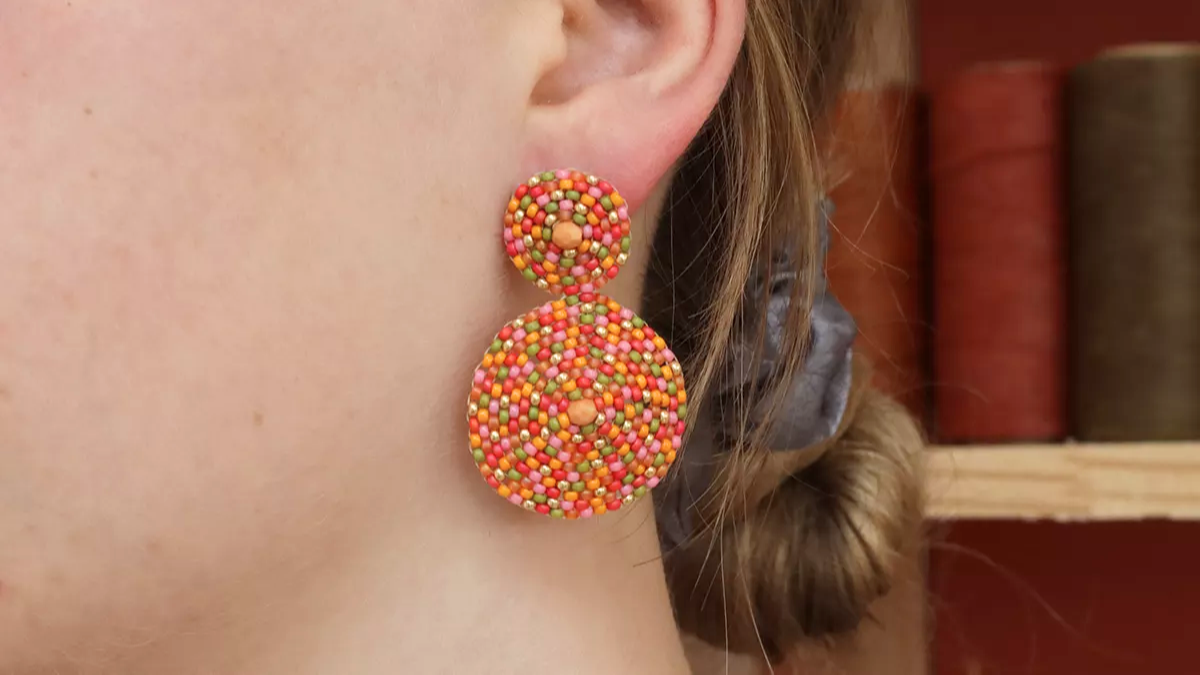 Boucles d'oreilles colorées en tissage brick stitch