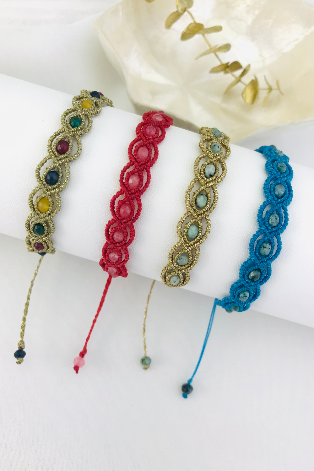 Schéma Bracelet en micro-macramé et pierres gemmes