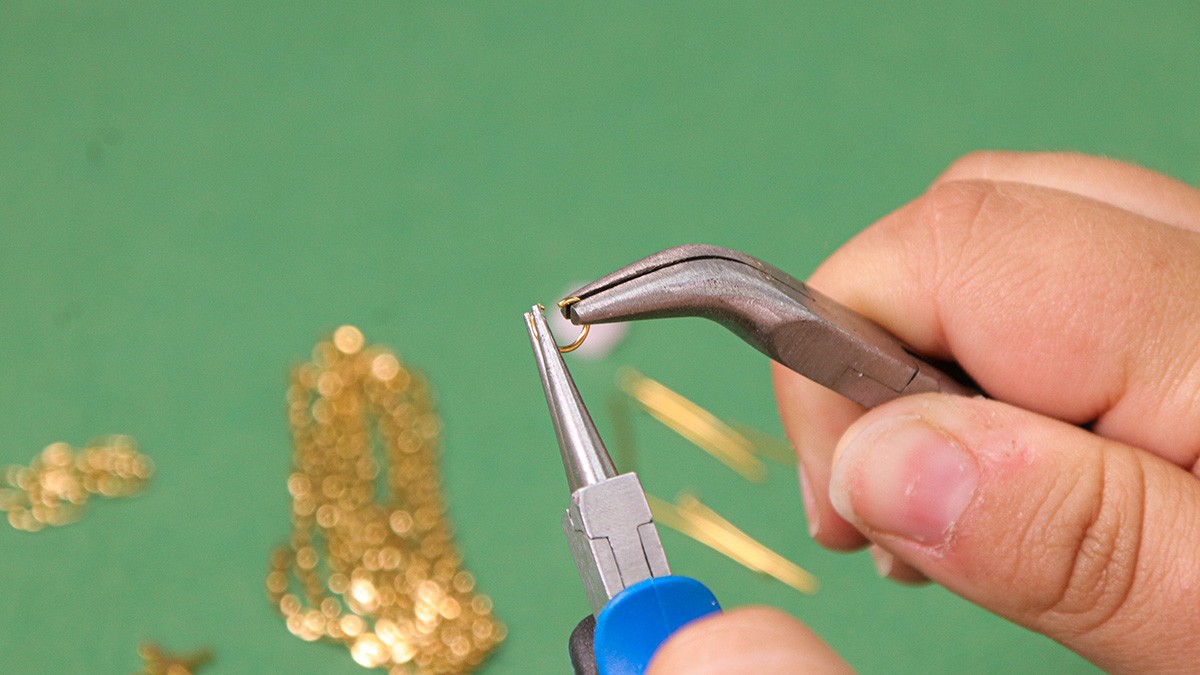 Tuto facile, boucle d’oreilles dépareillées en pierre gemme quartz : Etape 2