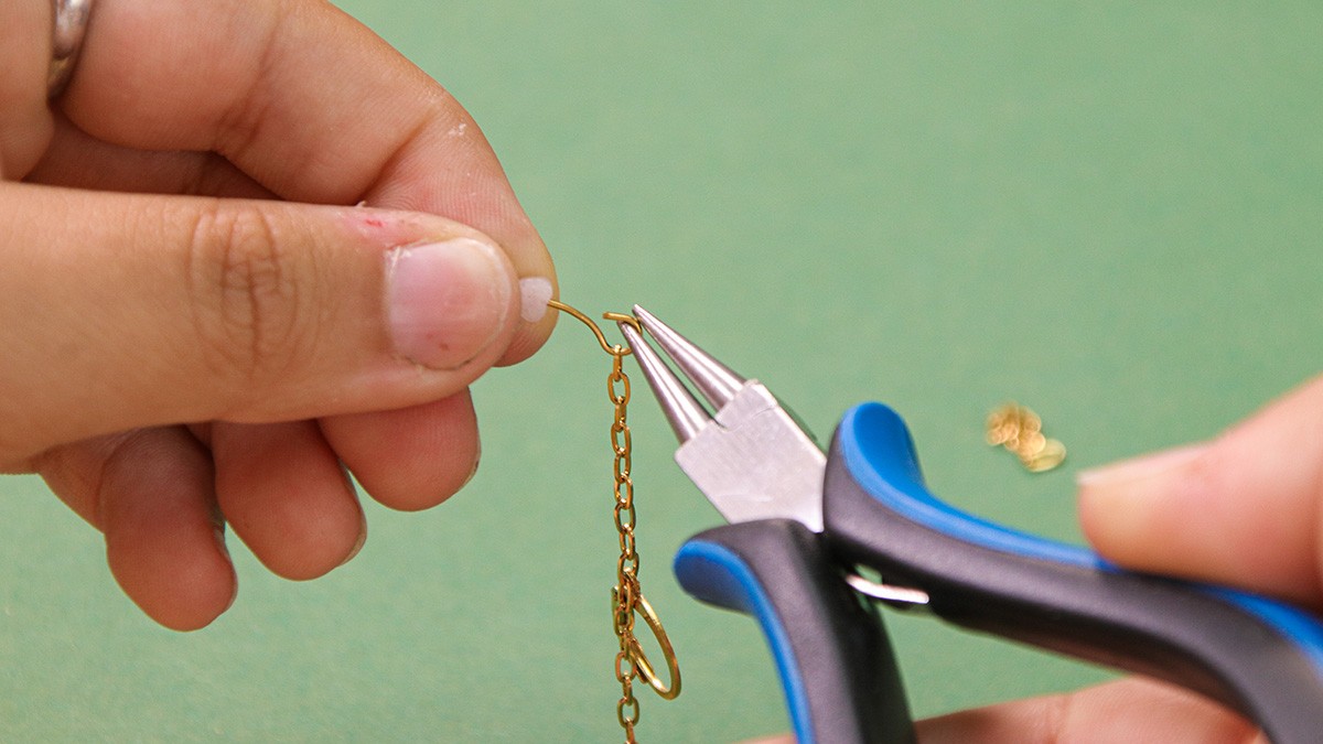 Tuto facile, boucle d’oreilles dépareillées en pierre gemme quartz : Etape 9