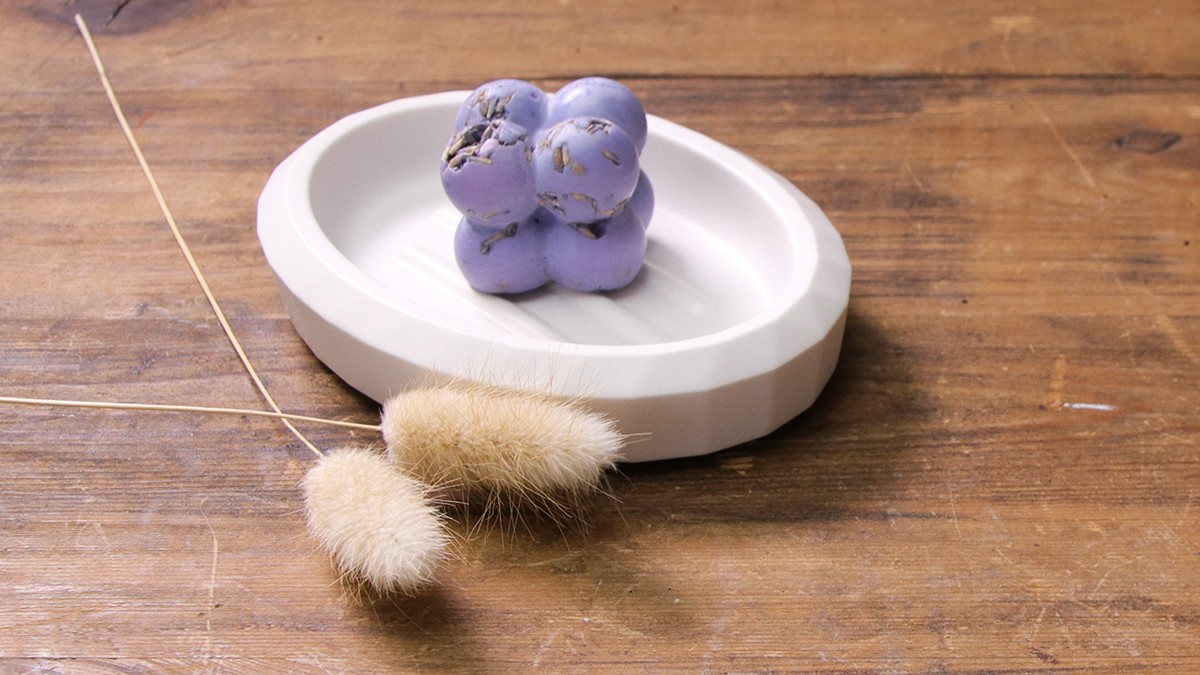 Schéma DIY en Jesmonite : porte-savon et plateau marbré