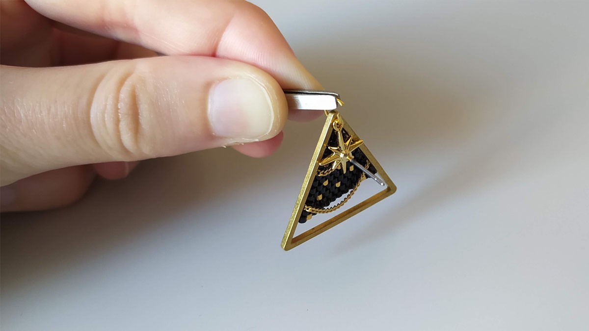 Boucles d'oreilles en brick stitch sapin de Noël : Etape 12