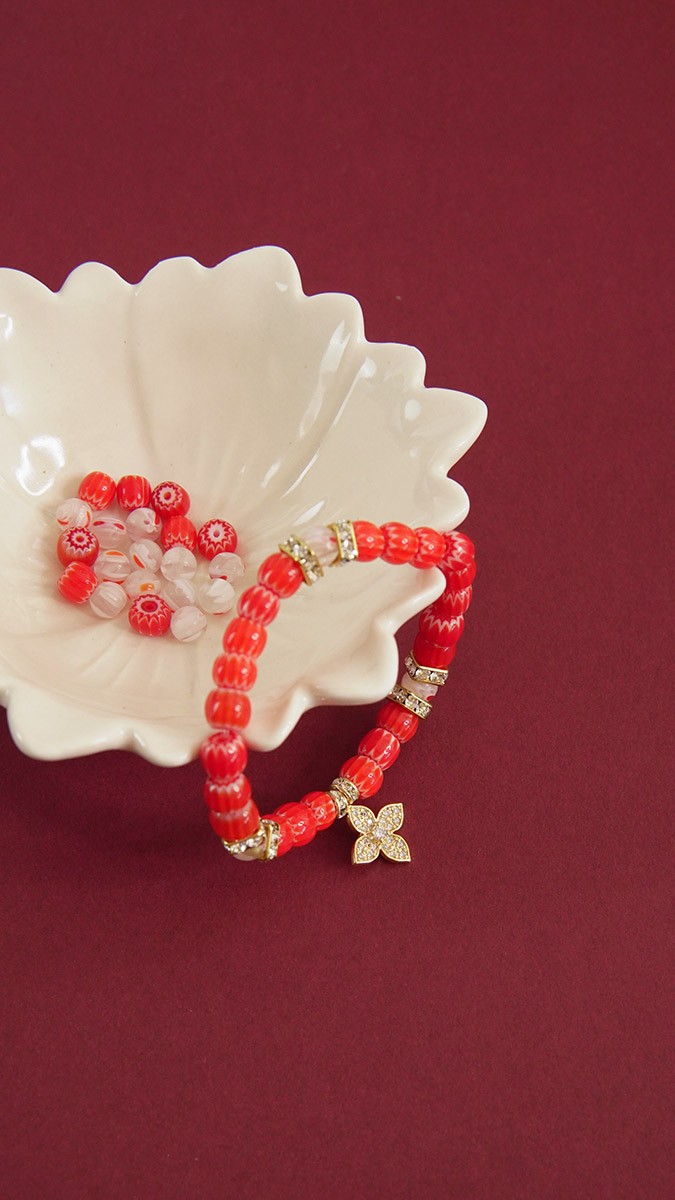 Schéma Bracelet élastique en perles Millefiori rouge