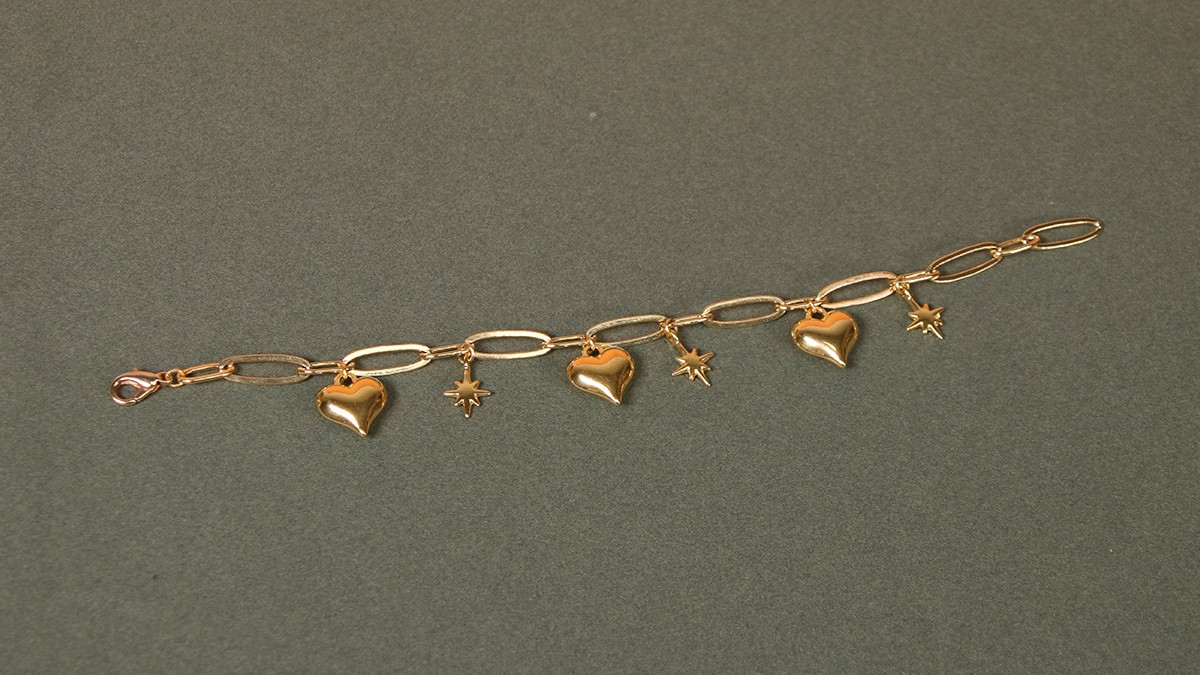 Bracelet chaîne avec breloques cœur et étoile du Nord : Etape 3 Bracelet chaîne avec breloques cœur et étoile du Nord : Etape 3
