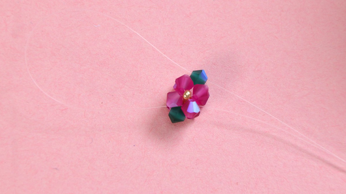 Créoles fleurs DIY en perles toupies : Etape 9