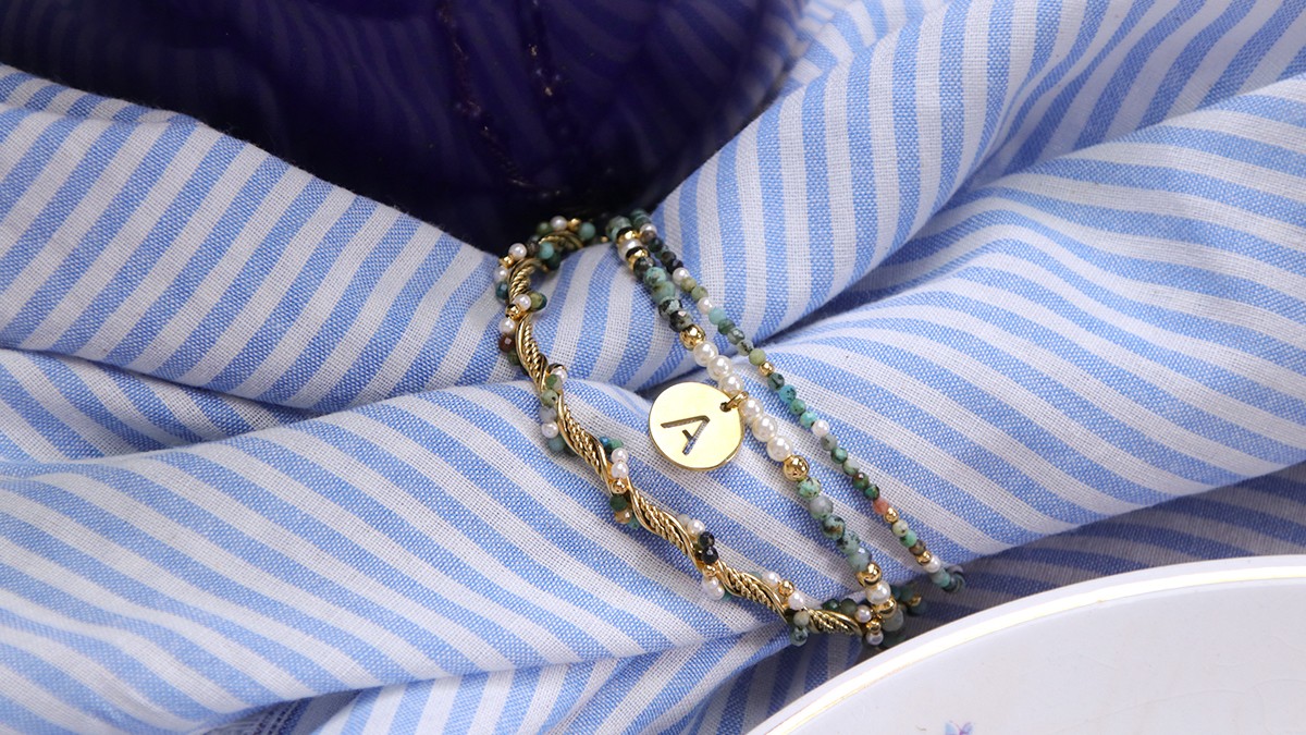 Schéma Bracelets fins en perles turquoise africaine et acier inox doré