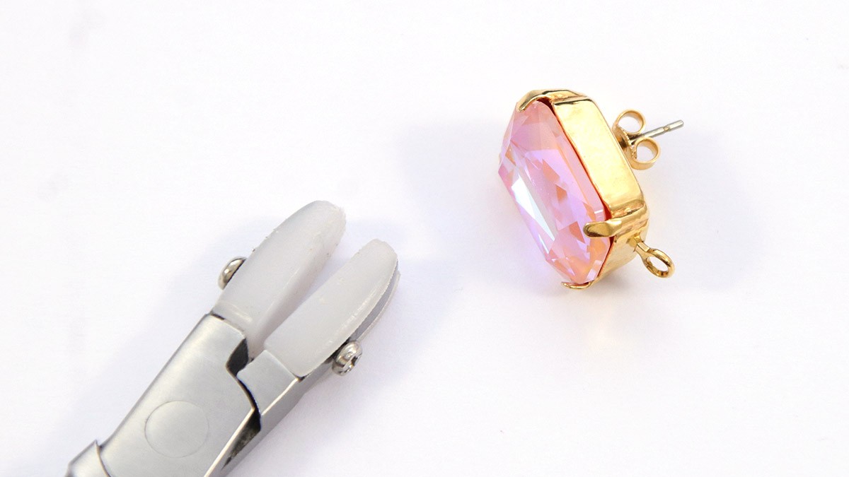 DIY Boucles d'oreilles Peach Fuzz faciles à faire : Etape 6 DIY Boucles d'oreilles Peach Fuzz faciles à faire : Etape 6