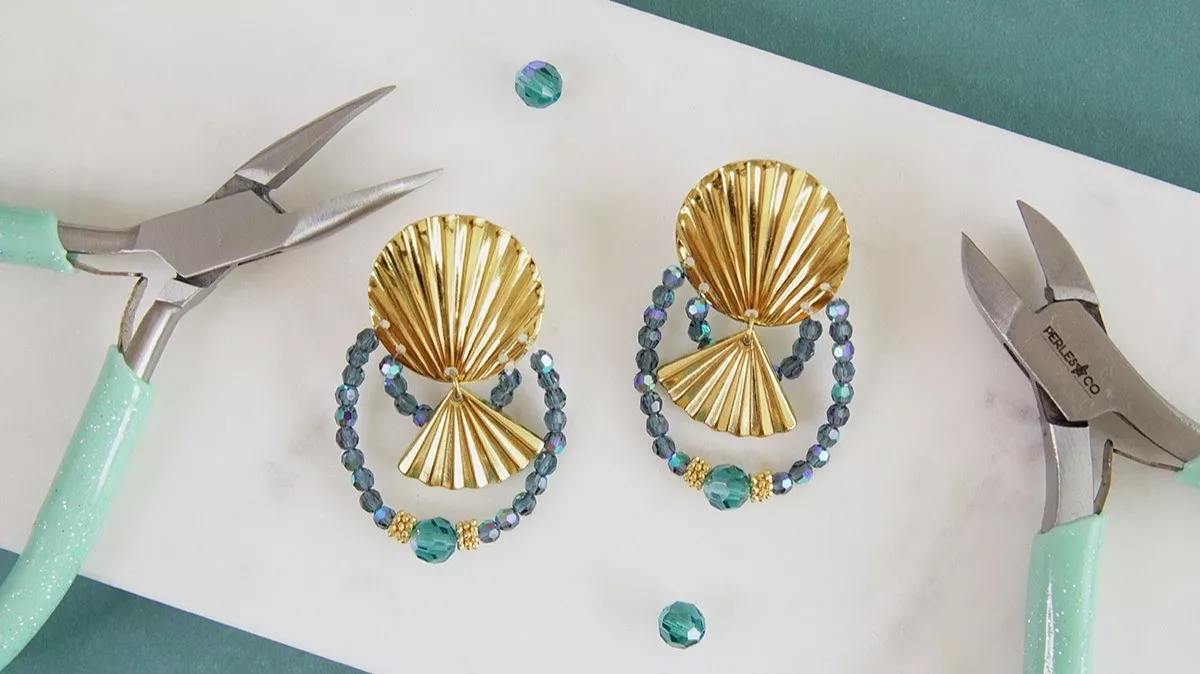 Schéma Boucles d'oreilles dorées éventail et perles Preciosa