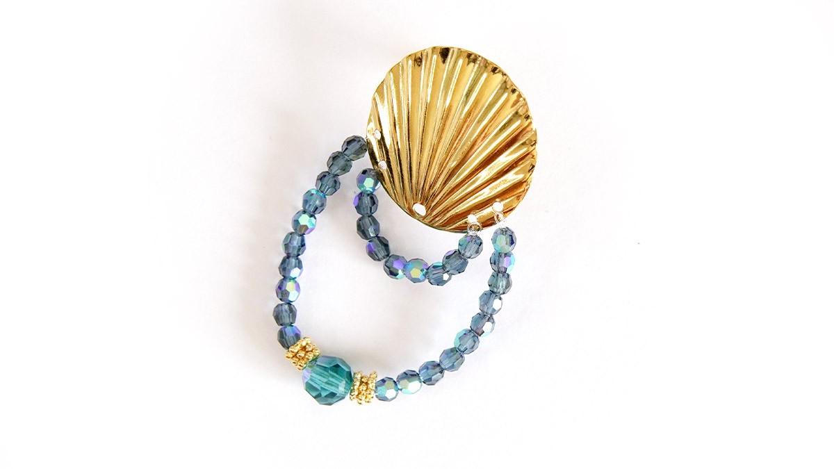 Boucles d'oreilles dorées éventail et perles Preciosa : Etape 4