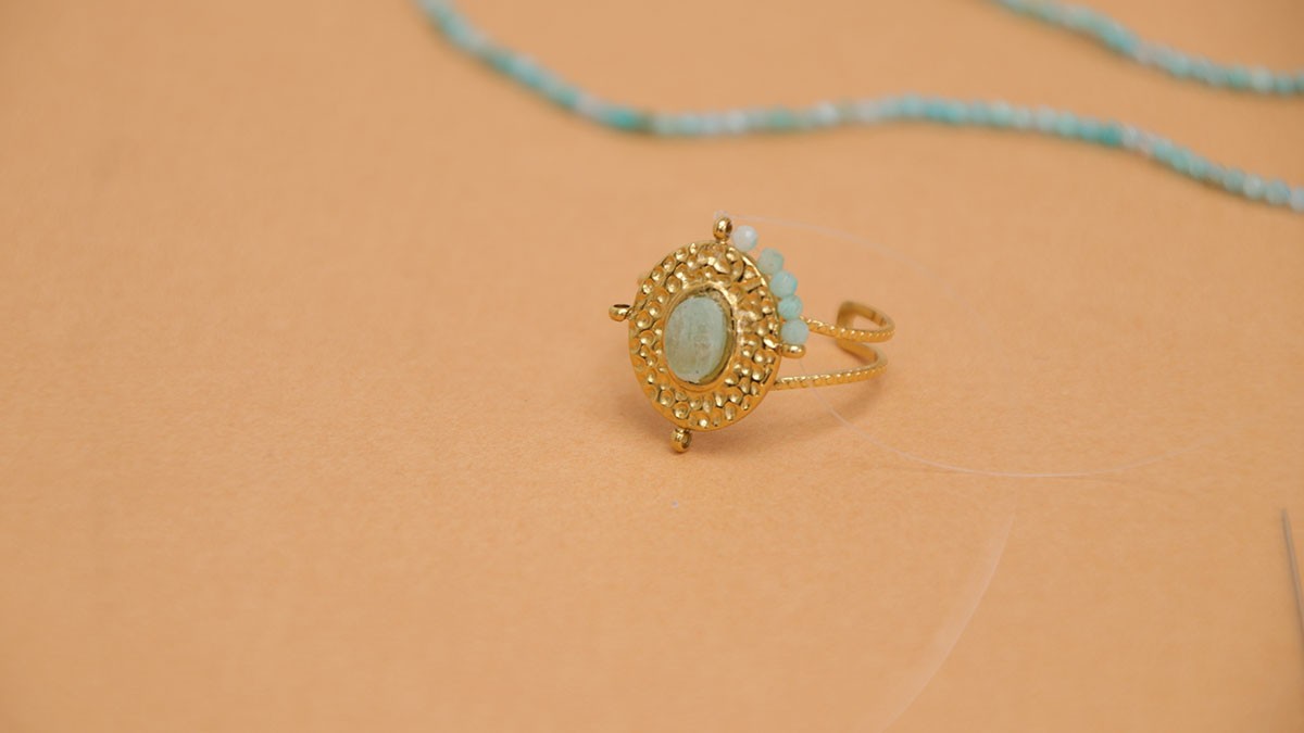Bague ovale avec cabochon et perles en Amazonite : Etape 2