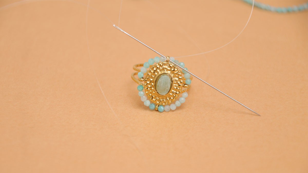 Bague ovale avec cabochon et perles en Amazonite : Etape 3