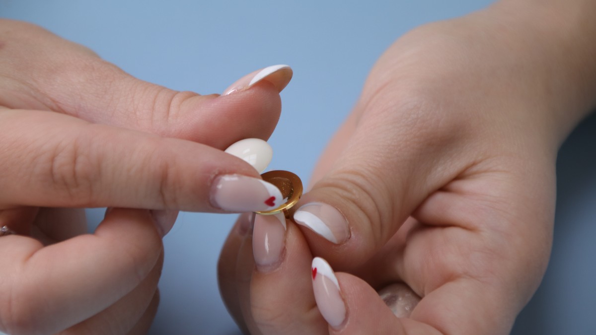 Boucles d'oreilles avec perles poire en résine : Etape 1 Boucles d'oreilles avec perles poire en résine : Etape 1