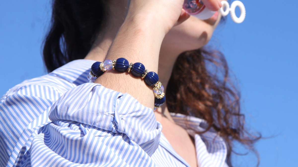 Schéma Bracelet à grosses perles rondes transparentes et striées