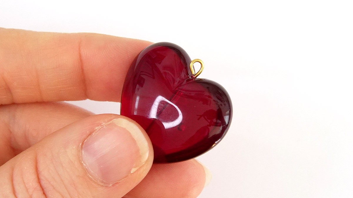 Boucles d'oreilles maxi coeurs en résine : Etape 3 Boucles d'oreilles maxi coeurs en résine : Etape 3