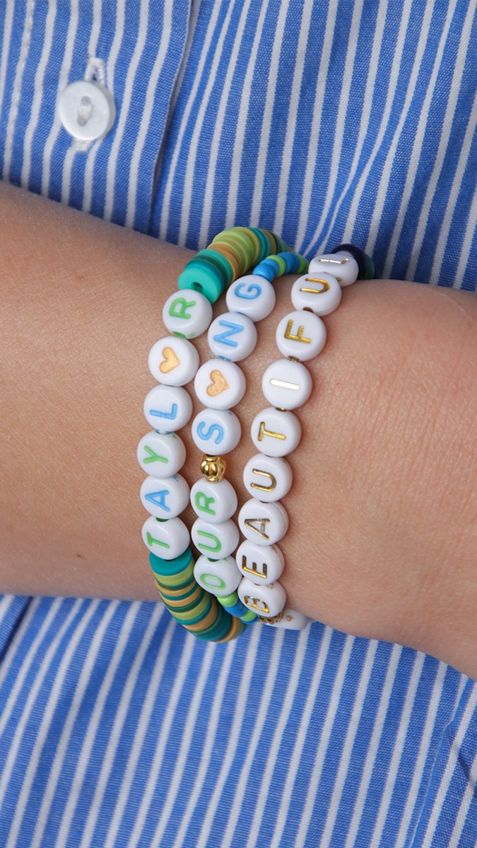 Schéma Bracelets d'amitié avec perles lettres et perles Heishi Schéma Bracelets d'amitié avec perles lettres et perles Heishi