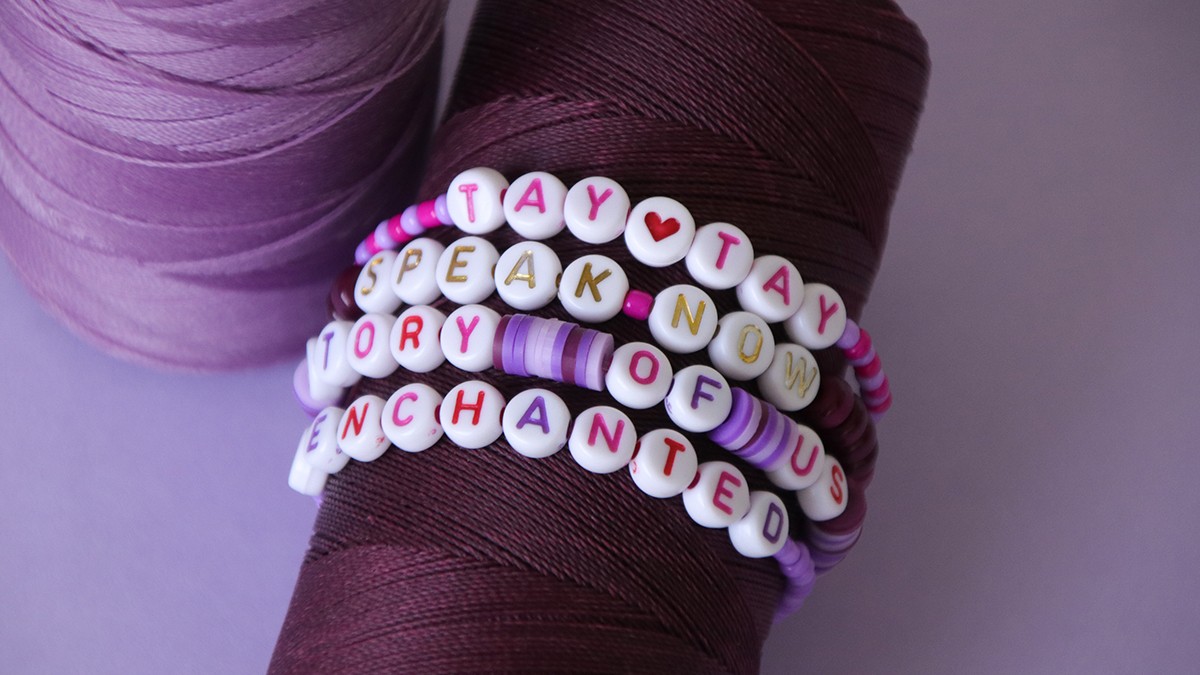 Bracelets d'amitié avec perles lettres et perles Heishi : Etape 5 Bracelets d'amitié avec perles lettres et perles Heishi : Etape 5