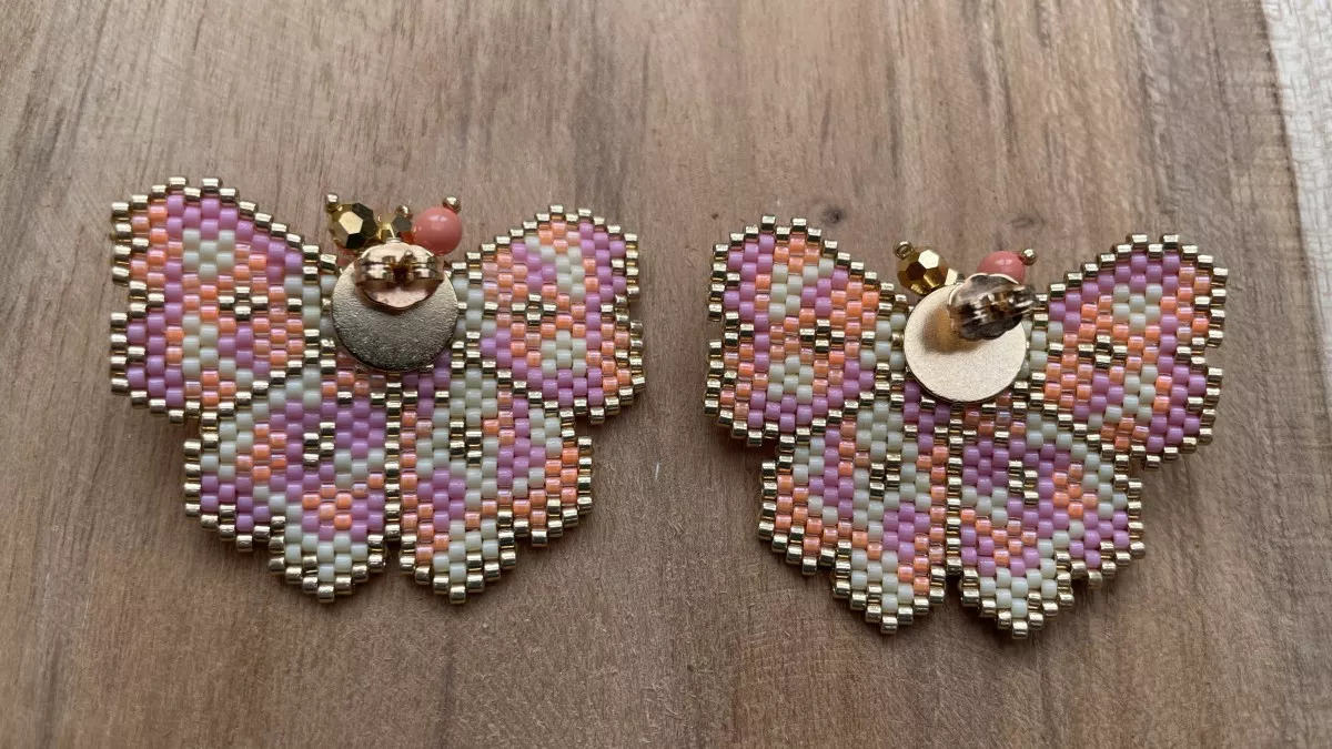 Boucles d'oreilles fleurs en tissage Brick Stitch : Etape 35