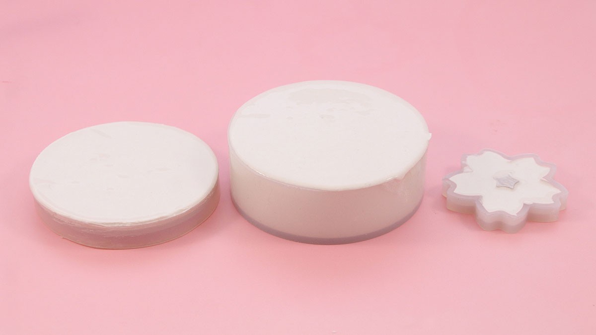 Créoles fleurs en poudre Raysin et leur boîte : Etape 2 Créoles fleurs en poudre Raysin et leur boîte : Etape 2