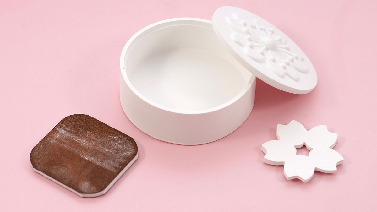 Créoles fleurs en poudre Raysin et leur boîte : Etape 5 Créoles fleurs en poudre Raysin et leur boîte : Etape 5