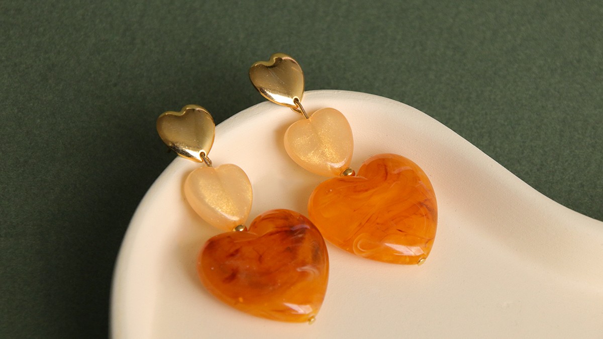 Boucles d'oreilles pendantes avec perles coeur Boucles d'oreilles pendantes avec perles coeur