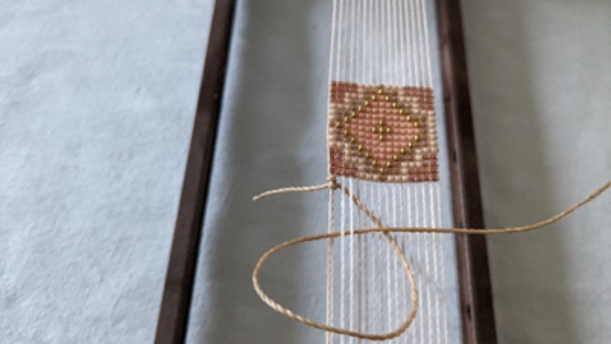 Bracelet avec tissage central et micro macramé : Etape 6 Bracelet avec tissage central et micro macramé : Etape 6