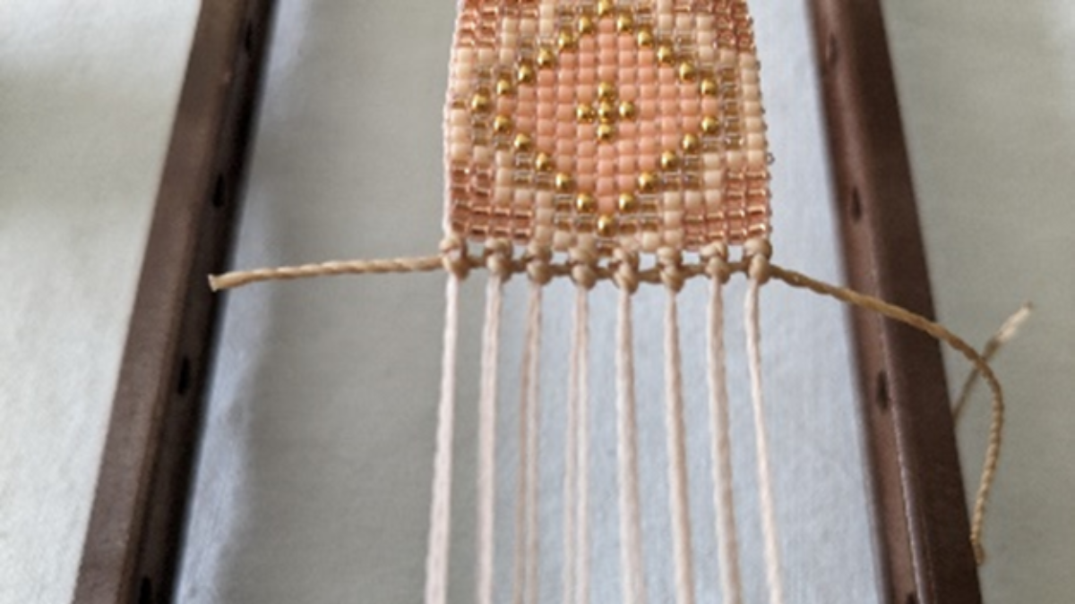 Bracelet avec tissage central et micro macramé : Etape 8 Bracelet avec tissage central et micro macramé : Etape 8