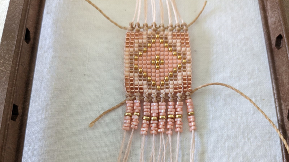 Bracelet avec tissage central et micro macramé : Etape 9 Bracelet avec tissage central et micro macramé : Etape 9