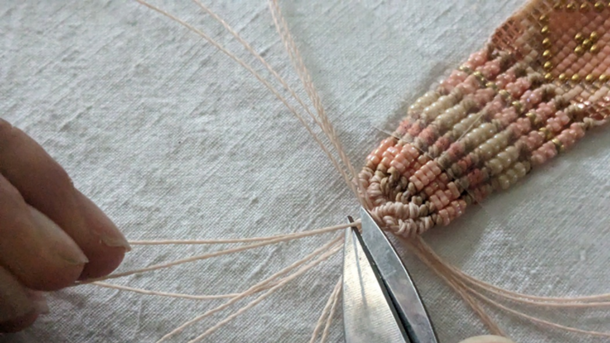 Bracelet avec tissage central et micro macramé : Etape 21 Bracelet avec tissage central et micro macramé : Etape 21