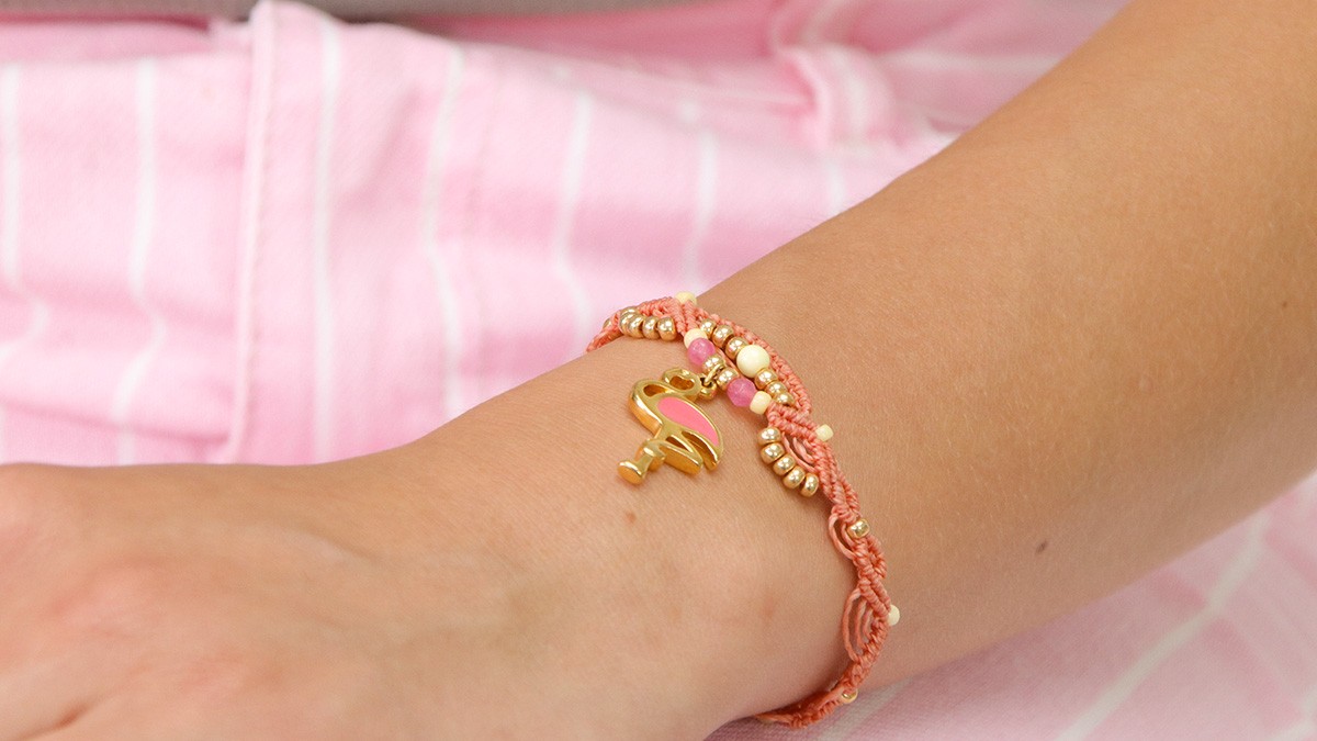 Bracelet d'été en micro-macramé