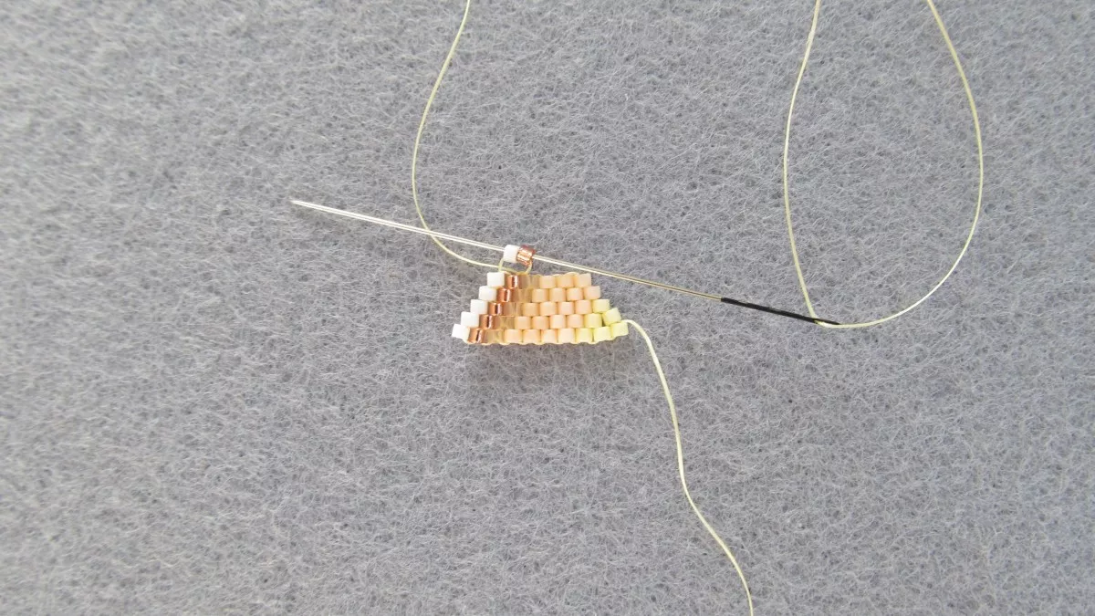 Boucles d'oreilles franges en perles Miyuki : Etape 2