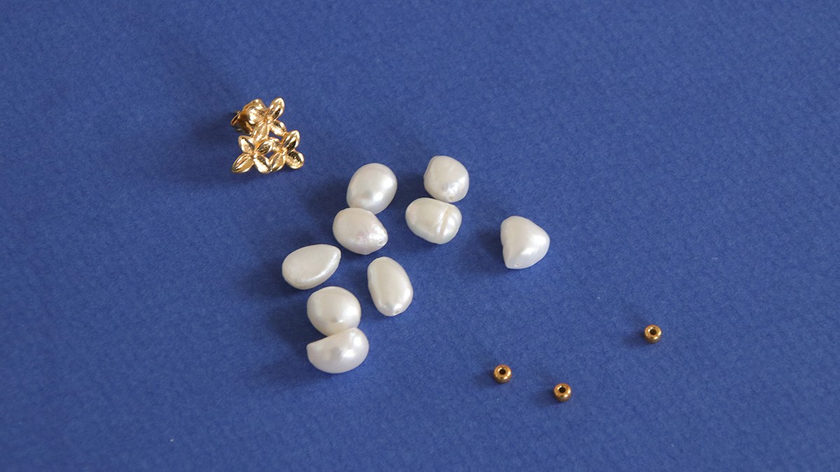 Boucles d'oreilles pendantes en perles d'eau douce : Etape 1
