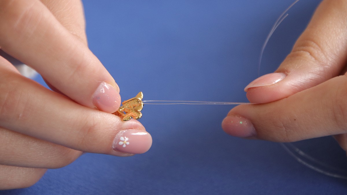 Boucles d'oreilles pendantes en perles d'eau douce : Etape 2